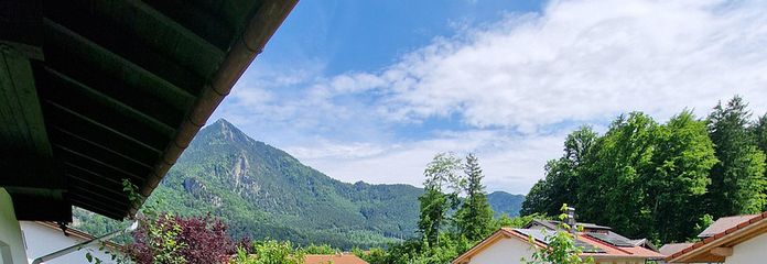Großer überdachter Balkon