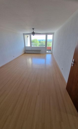 Wohnung mit grandioser Aussicht im 8.OG zu verkaufen – Wohnzimmer 3