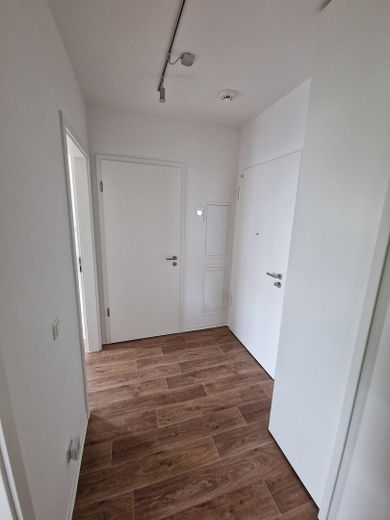 2 odalı daire - Özel teklif! - Loggia ve kapalı otopark alanı ile. – Flur