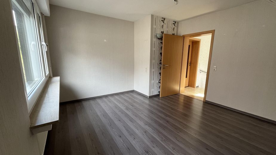 Bright 3-room apartment with fireplace & extra room in Gummersbach – available immediately – Seperates Zimmer