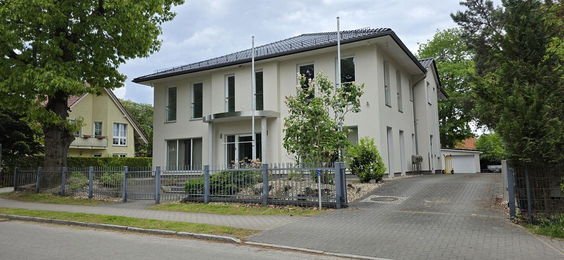 Casa residenziale e commerciale rappresentativa, non affittata, su terreno di 948 m² – Foto 1
