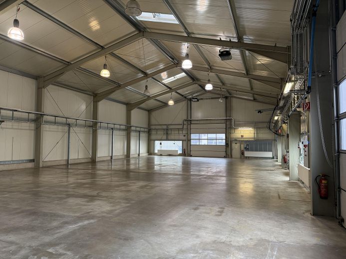 Moderne freitragende Halle mit Bürofläche zu vermietenm, Mühllach, Röthenbach – Foto 4