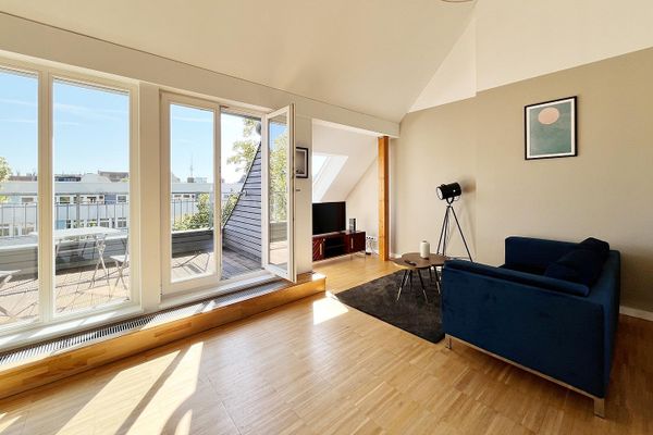 Attico soleggiato nel quartiere Bötzowviertel con vista sulla Torre della televisione
