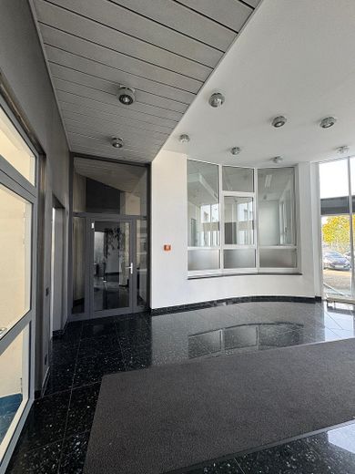 Showroom oder Praxis/Büro mit 175qm in bester Ausstattung kurzfristig beziehbar! – Eingang Büro Gremberghoven