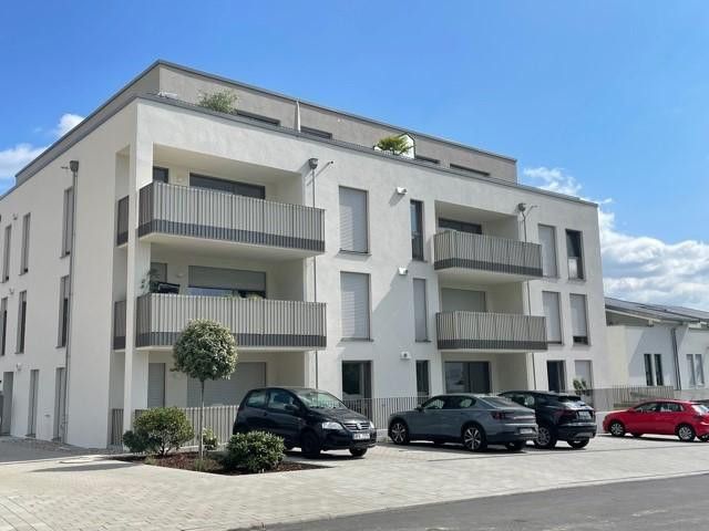 ¡Apartamento de 4 habitaciones con cocina americana y gran balcón! ¡Moderno, cómodo y excelentemente comunicado! – Max-Planck-Str. 54 Bad Vilbel