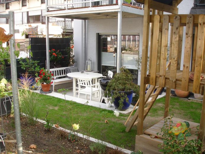 Solide Kapitalanlage mit 5,6 % Rendite inkl. Abgeschlossenheitsbescheinigung. Provisionsfrei – Terrasse
