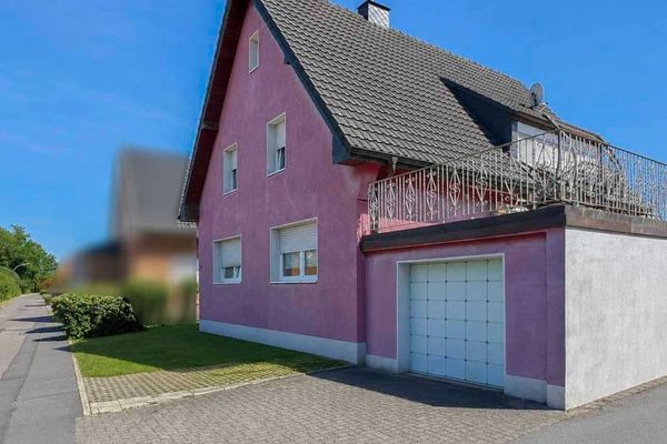 Viel Platz, viele Möglichkeiten – Zweifamilienhaus in ruhiger Lage von Lippstadt-Hellinghausen