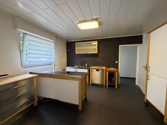 ***4-5-Zimmer Wohnung mit Garten*** – Küche - Blick vom Wohnzimmer