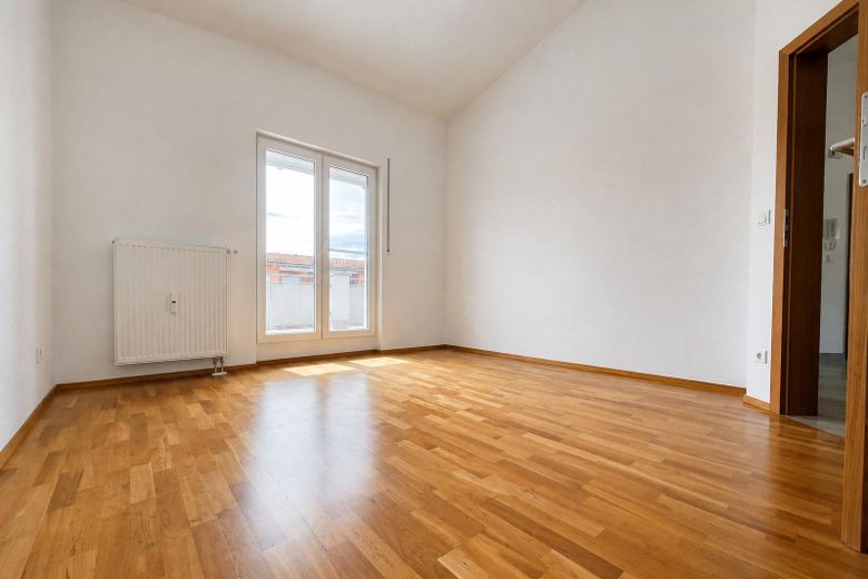 Appartement 3 pièces avec terrasse sur le toit à Ingolstadt-Nordwest, place de parking en garage souterrain incluse - sans commission – Schlafzimmer