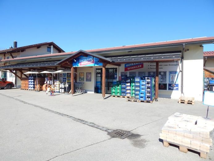 Attraente capannone commerciale con parcheggi a Waging am See – utilizzo versatile – disponibile dal 01.06.2027 – Foto 1