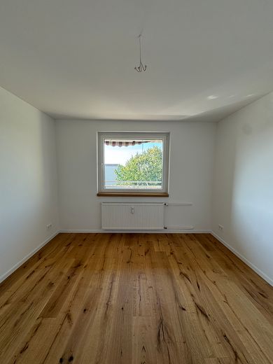 Appartement lumineux de 3 pièces – entièrement rénové & avec balcon – Schlafzimmer
