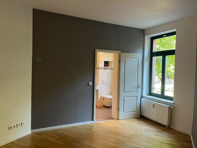 Traumhafte 2-Zi-Altbauwohnung mit Parkett, EBK & Tageslichtbad – Schlafzimmer
