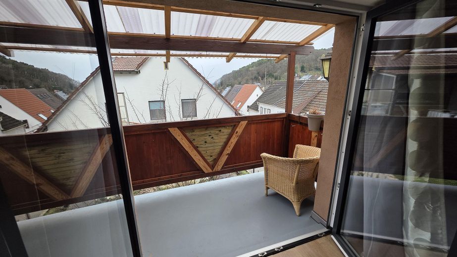 Einfamilienhaus mit Garten in ruhiger Wohnlage – Balkon von innen