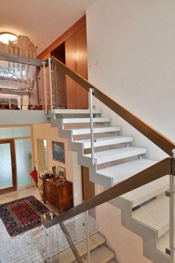 Großzügiges 1-2 Familienhaus mit viel Platz und gehobener Ausstattung – Treppenhaus