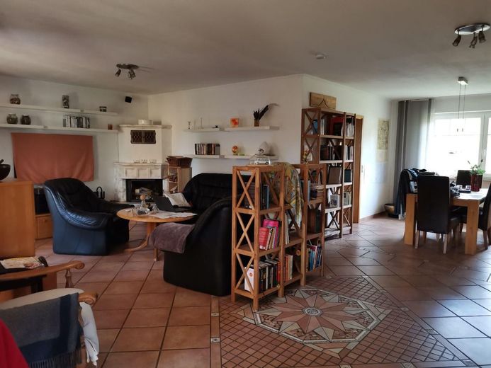 Wohnzimmer mit Kamin