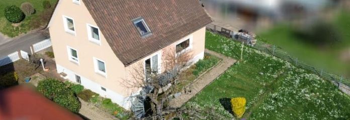Freistehendes Einfamilienhaus mit großem Garten, Weitblick und sonnigem Familienflair