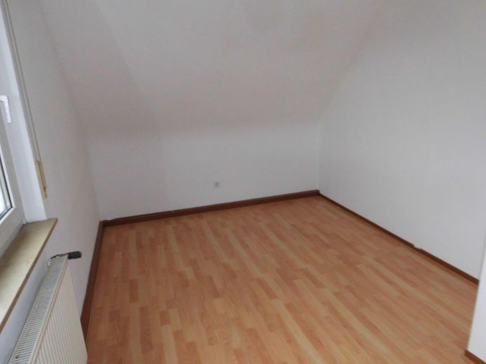 3 Zimmer Wohnung mit Stadtbahnanschluss – Büro ca. 10 qm