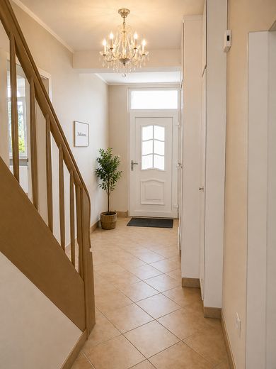 Wohnhaus in Idstein-Heftrich mit großem Innenhof, Scheune und Nebengebäuden – Eingang Wohnhaus