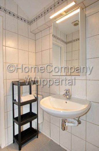 Charming city apartment with very good infrastructure and DSL Wi-Fi, near Helios Clinic Barmen – 36cee972bcc4219b7baa488ae6b599527e77cb12.jpg