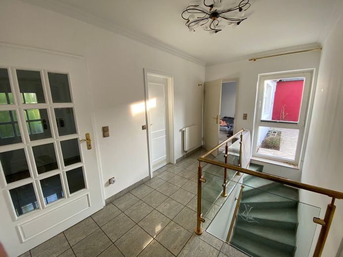 Atrium Bungalow alles auf einer Ebene in Schenefeld Dorf direkt am Klövensteen Forst – Flur