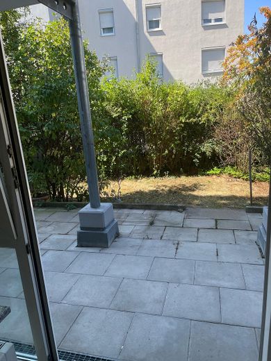 Ruhig gelegene 2-Zi.-Whg. mit Terrasse + Garten – Terrasse mit Garten