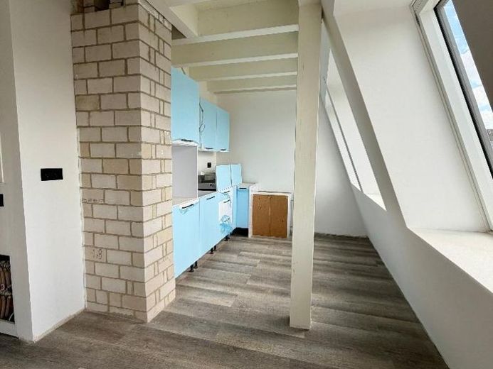 U.I. n. 2 Prima occupazione sopra i tetti di Neukölln: appartamento da sogno luminosissimo sul Britzer Damm – Foto 1