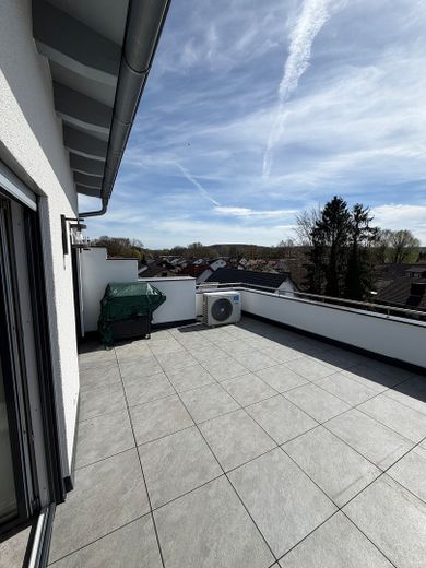 Attico di 4 locali di prima qualità con terrazza sul tetto e garage + posto auto – senza commissioni – Dachterrasse