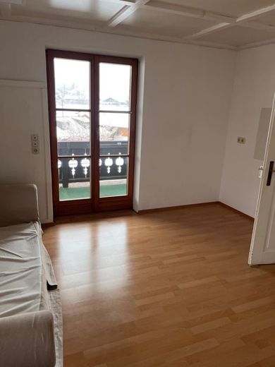 MFH und Gewerbe im Hintergebäude in Rottach-Egern – 2. OG Büro
