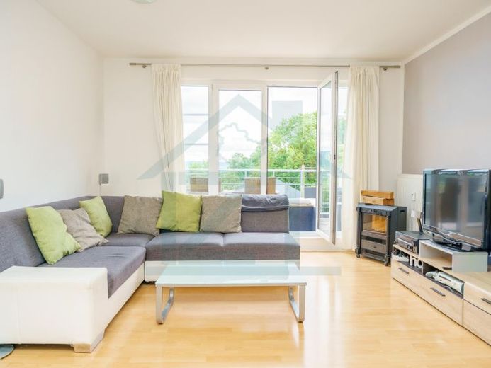 ¡Gran inversión o nuevo hogar: luminosa vivienda en el ático con balcón, cocina equipada y plaza de garaje subterráneo! – Foto 1