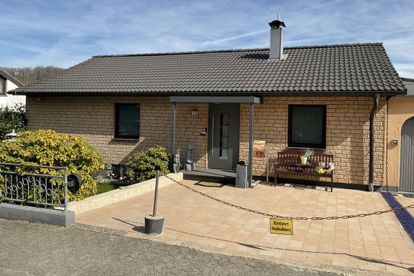 Gepflegtes Einfamilienhaus  mit Einliegerwohnung   . Stadtrand , Grenze zu Halver