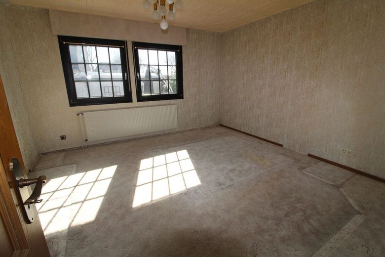 Individuelles, ruhiges Einfamilienhaus mit Einliegerwohnung, Wintergarten, Kamin, Vollkeller&amp; Garage – 15 - Schlafzimmer im EG