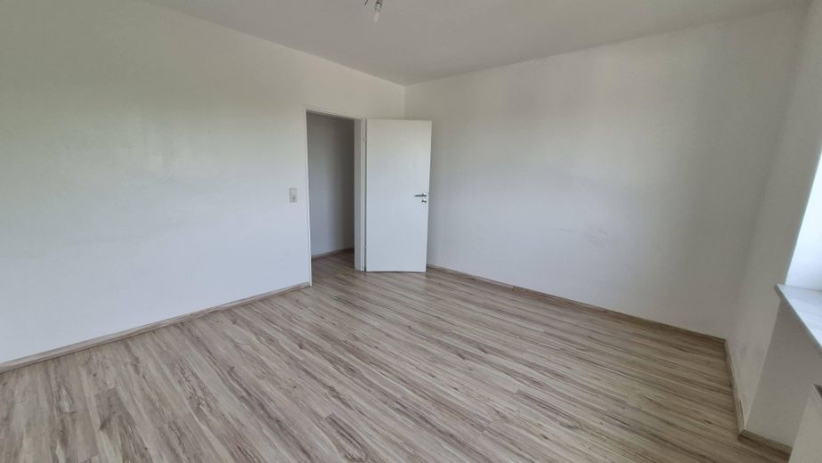 Bez prowizji Atrakcyjne mieszkanie w Du-Bergheim – Wohnzimmer