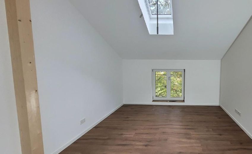 Zimmer mit Dachfenster