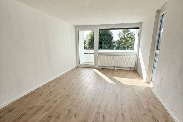 Frisch renovierte 2 Zimmer Wohnung mit 2 x Balkon zu vermieten