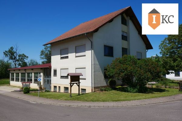 Modernes Wohnhaus mit Schreinerei / Büroräume und Lagerhalle