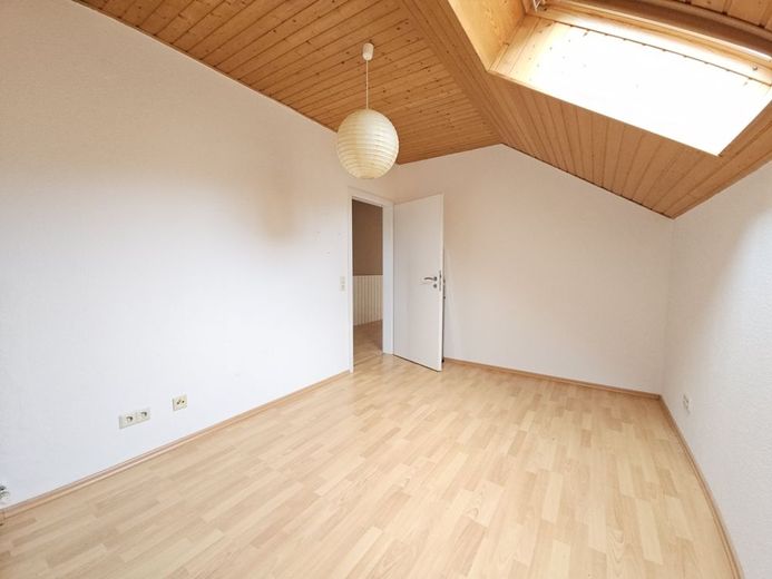 Tief durchatmen - Wohnen in der Ruhezone!
Große Eigentumswohnung im Lautertal zu verkaufen. – 5267 - Kinderzimmer
