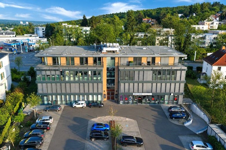 Praxis- oder Bürofläche mit Penthouse-Feeling im modernen Ärztehaus – Top Lage in Königstein