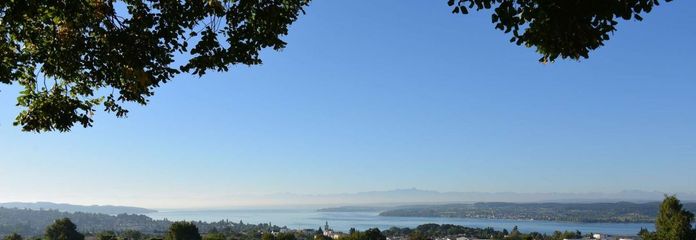 Blick auf die Berge, den Bodensee und Überlingen