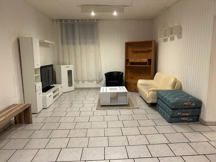 VIVIENDA DE 3 HABITACIONES CON COCINA, BAÑO Y PASILLO CERCA DEL AEROPUERTO DE HAHN – Foto 1