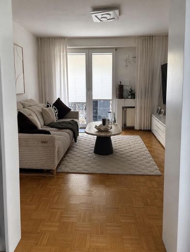 Außergewöhnliche 2,5-Zimmer-Wohnung nahe Uniklinikum – mit Einbauküche, Balkon & Sonnenterrasse – Foto 3