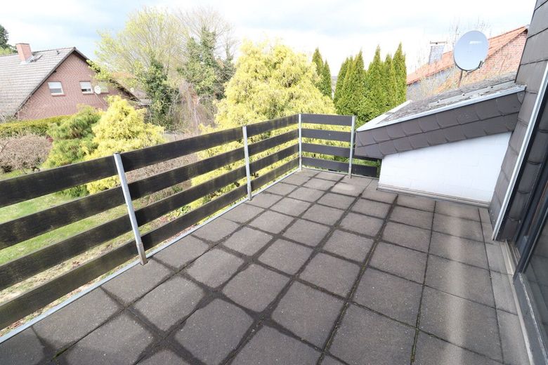 TOP! Sehr gepflegtes Architektenhaus mit Keller u. Anbau , besonders und individuell mit großem Garten ! – Dachterrasse