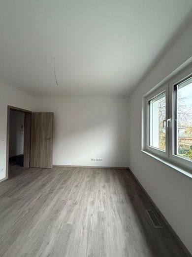 Appartamento di 3 locali, nuova costruzione, balcone, riscaldamento a pavimento, impianto di ventilazione, WE3 – Schlafzimmer 1