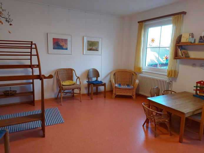 Suchen Sie eine Kapitalanlage der besonderen Art?   sinnvoll   sozial   nachhaltig – Wartezimmer