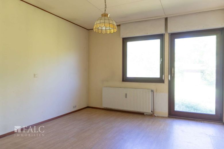 Einfamilienhaus in gehobener Lage auf 1008 m² – Wohnzimmer