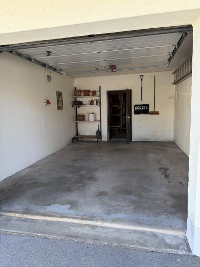 Zentrumsnah: Wohnhaus mit Galerie/Atelier, Einlieger-App.  & traumh. Naturgarten (834 qm) – Garage1 mit el. Rolltor