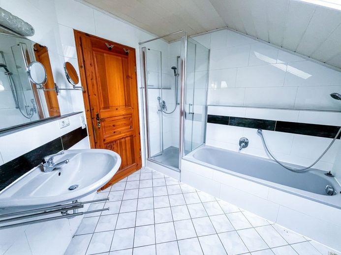 Badezimmer (OG)