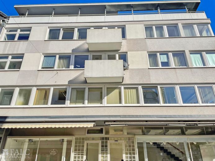Hier arbeitet Ihr Geld – Frontansicht