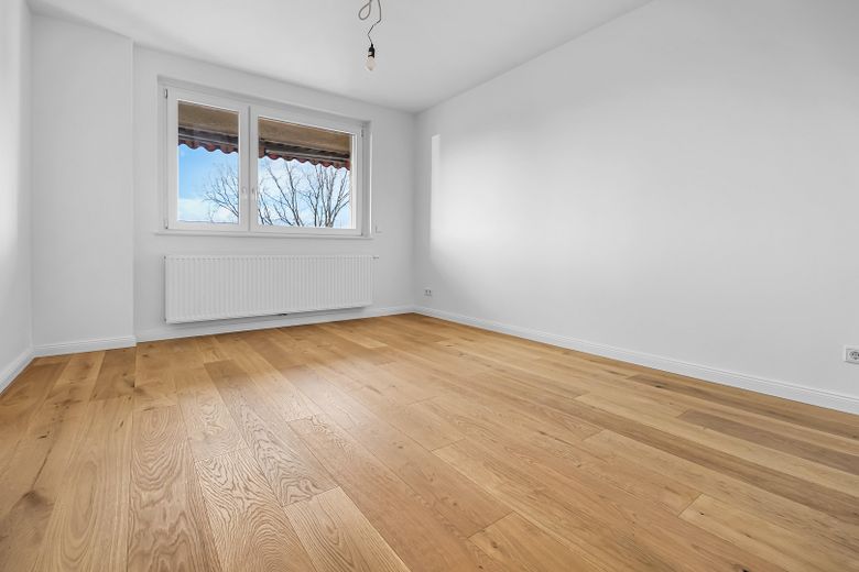 Erstbezug: Frisch sanierte 2-Zimmer-Wohnung mit Loggia – Zimmer 