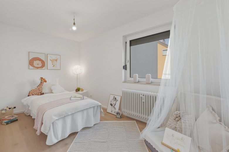 Helles, ruhiges Kinderzimmer