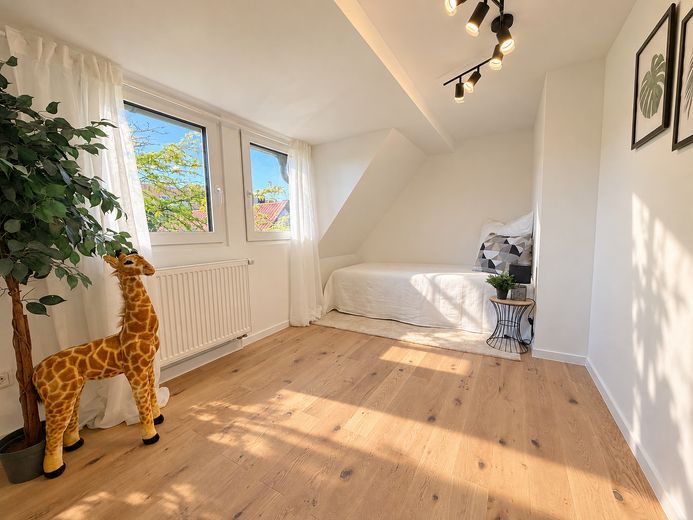 Einmalige Chance: Wohnen zwischen Burg und Stadtpark im Einfamilienhaus mit fünf Zimmern und Garten – Schlafzimmer 3